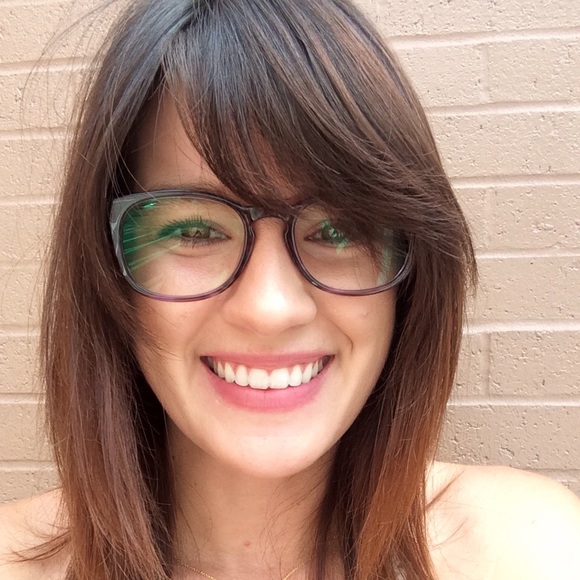 Meet your Posher, Chloe - Picture 1 of 2